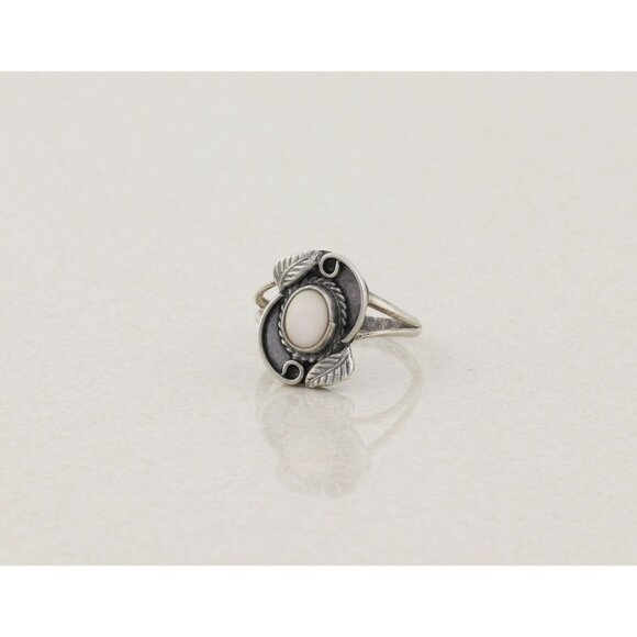 Sterling Silver Natural Mother of Pearl Ring Leaf Ring Size 6 1/4 - Picture 5 of 6